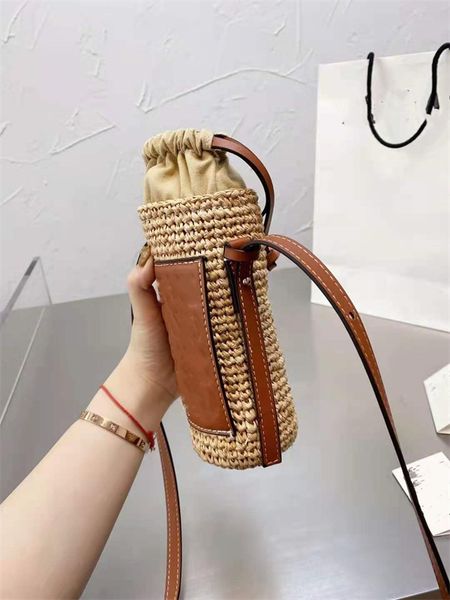 2022 straw mobile phone bags ladies luxury designer shoulder bag messenger handbag fashion round bucket handbags straws woven fabric
2022 straw mobile phone bags ladies luxury designer shoulder bag messenger handbag fashion round bucket handbags straws woven fabric