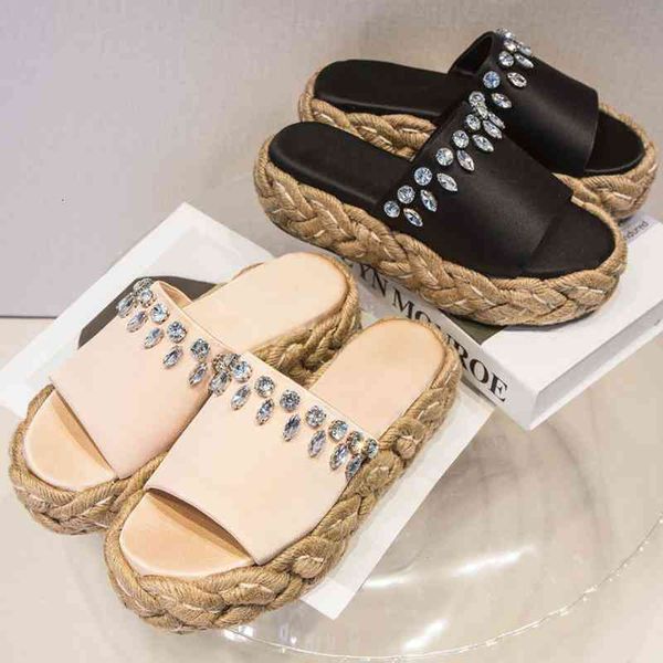 slippers 01high-end classic beach plippers, high casual shoes summer women's for slippers, simple atmospheric silk fabrics, fashion wom, Black
slippers 01high-end classic beach plippers, high casual shoes summer women's for slippers, simple atmospheric silk fabrics, fashion wom, Black