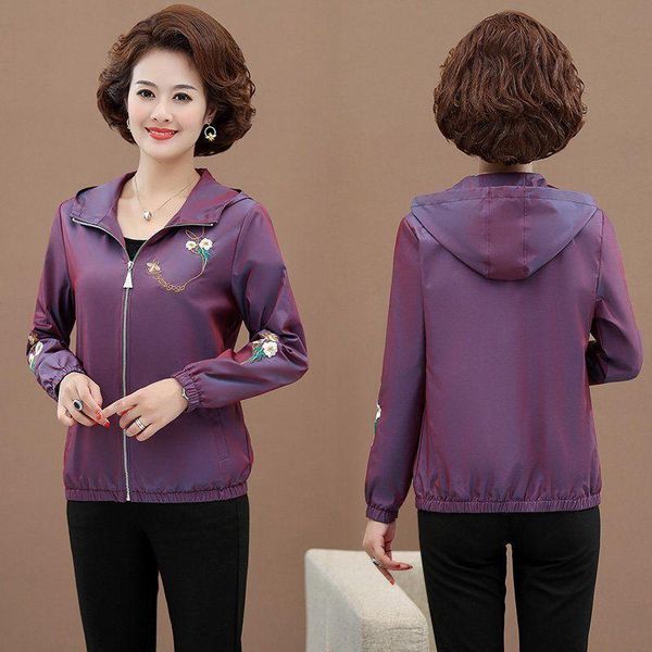 women's jackets 2021 spring autumn middle-aged women short jacket fashion hooded coats female floral embroidery outwear casual loose co, Black;brown
women's jackets 2021 spring autumn middle-aged women short jacket fashion hooded coats female floral embroidery outwear casual loose co, Black;brown