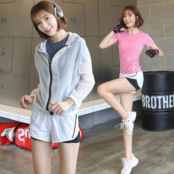 yoga suit women's summer korean version of quick-drying short-sleeved outdoor fitness suits for running sports three-piece outfit
yoga suit women's summer korean version of quick-drying short-sleeved outdoor fitness suits for running sports three-piece outfit