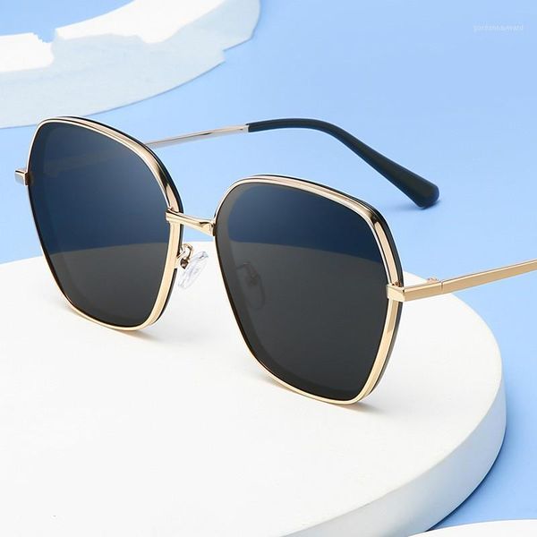 polarize polygonal metal frame for women outdoor fashion trends sunglasses design master elaborate beach tourism sun glasses, White;black
polarize polygonal metal frame for women outdoor fashion trends sunglasses design master elaborate beach tourism sun glasses, White;black