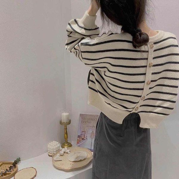 round neck back single breasted knitted sweater autumn and winter loose bottomed top, White;black
round neck back single breasted knitted sweater autumn and winter loose bottomed top, White;black