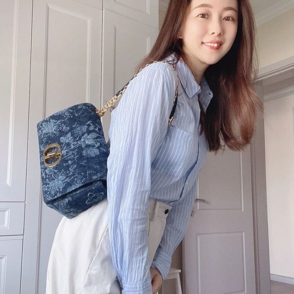 denim handbag made of cow leather with rattan texture and soft detachable adjustable shoulder strap zmm zmm
denim handbag made of cow leather with rattan texture and soft detachable adjustable shoulder strap zmm zmm