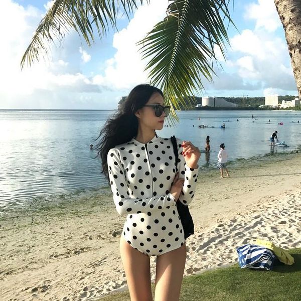 swimsuit female one-piece conservative gathered long-sleeved sunscreen zipper thin korean bikini polka dot surfing suits
swimsuit female one-piece conservative gathered long-sleeved sunscreen zipper thin korean bikini polka dot surfing suits