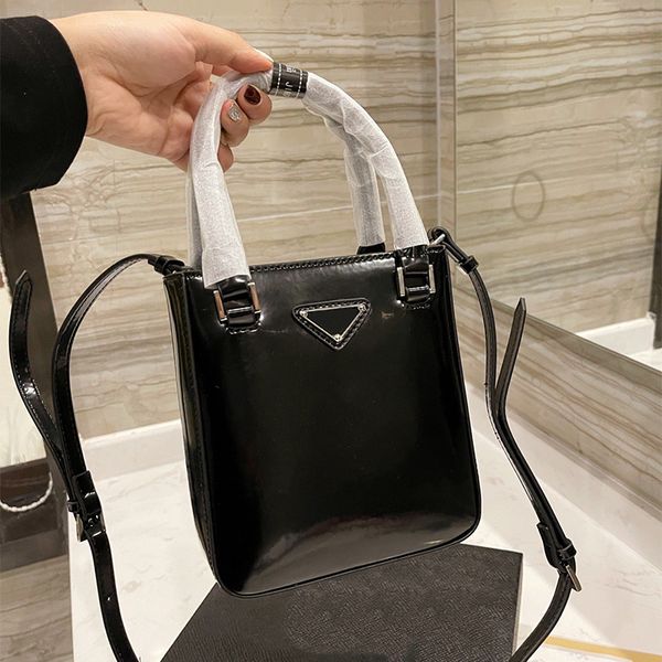 tote designer bag handbag shoulder bags women's genuine leather luxury classic retro fashion brand softness letter plain handbags
tote designer bag handbag shoulder bags women's genuine leather luxury classic retro fashion brand softness letter plain handbags
