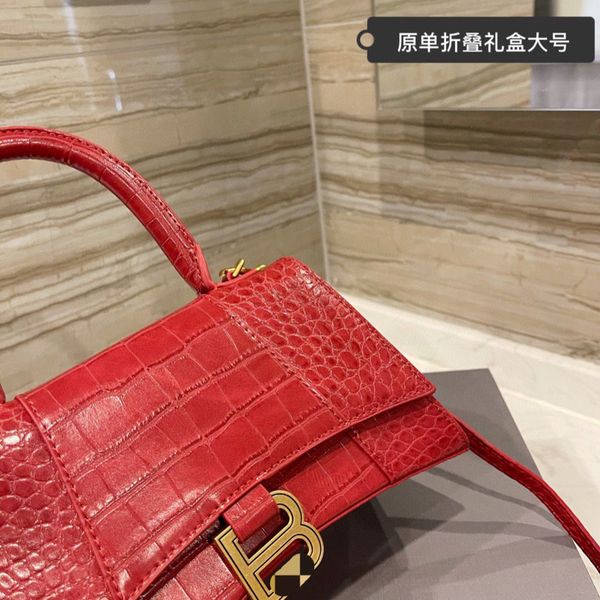 2021 new crocodile skin hand-held cross carrying women's bag hourglass fashionable versatile crescent tooth zmm
2021 new crocodile skin hand-held cross carrying women's bag hourglass fashionable versatile crescent tooth zmm