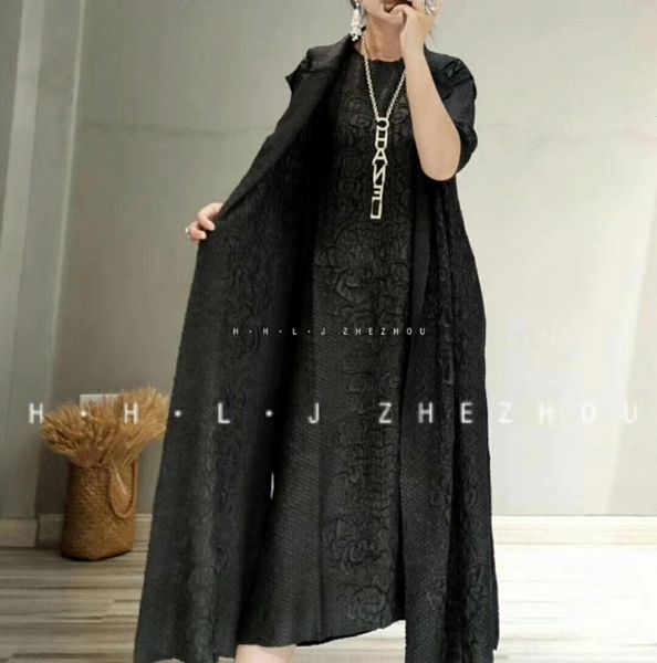 dress miyake fold bronzing two-piece set pleated sleeveless windbreaker + large swing half sleeve suit, Black;gray
dress miyake fold bronzing two-piece set pleated sleeveless windbreaker + large swing half sleeve suit, Black;gray