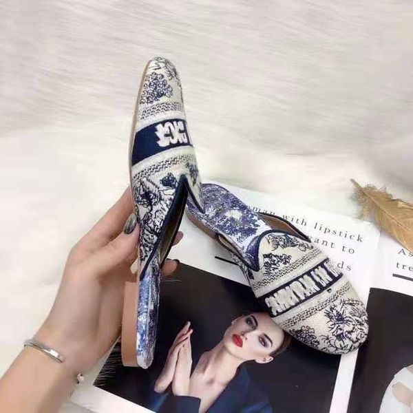 slippers 2021 new women's printed embroidered slippers flower totem round head flat bottom zly {category}, Black
slippers 2021 new women's printed embroidered slippers flower totem round head flat bottom zly {category}, Black