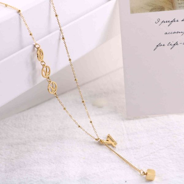 2021 new jewelry decorated titanium steel hollowed out circle tassel square small pendant letter necklace version, Silver
2021 new jewelry decorated titanium steel hollowed out circle tassel square small pendant letter necklace version, Silver