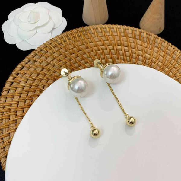 2021 newd / di family new cd letter tassel long net red temperament female pearl earrings-wholesale, Golden
2021 newd / di family new cd letter tassel long net red temperament female pearl earrings-wholesale, Golden