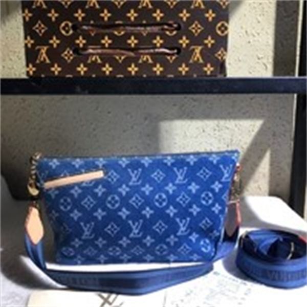 of brand designer luxury us6p 44470 (retro middle-aged denim small pocket) ~ original laser out hardware "cool denim series spot, print
of brand designer luxury us6p 44470 (retro middle-aged denim small pocket) ~ original laser out hardware "cool denim series spot, print
