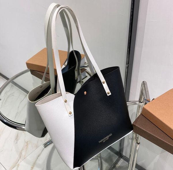 2021 fashion mini women handbag shoulder bags outdoor sport backpack pu totes cross body cosmetic bag cell phone pocket wallets coin purses
2021 fashion mini women handbag shoulder bags outdoor sport backpack pu totes cross body cosmetic bag cell phone pocket wallets coin purses