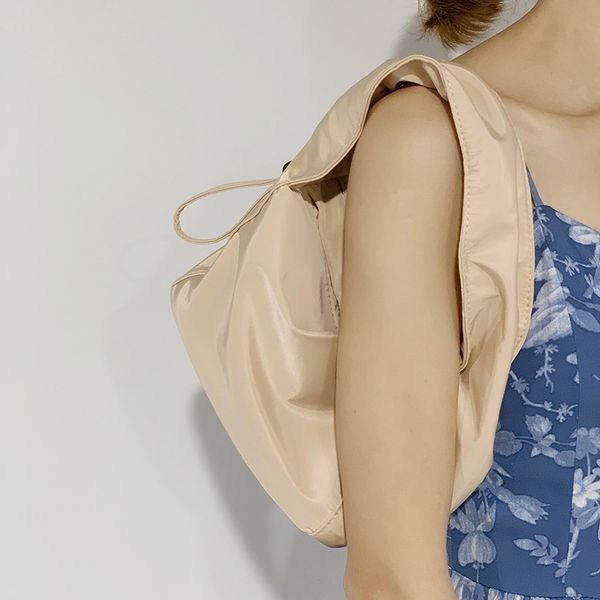 nylon luxury handbag vintage waterproof ladies totes bags for women 2020 new cloud dumpling hand bags female purse shoulder bag k726
nylon luxury handbag vintage waterproof ladies totes bags for women 2020 new cloud dumpling hand bags female purse shoulder bag k726