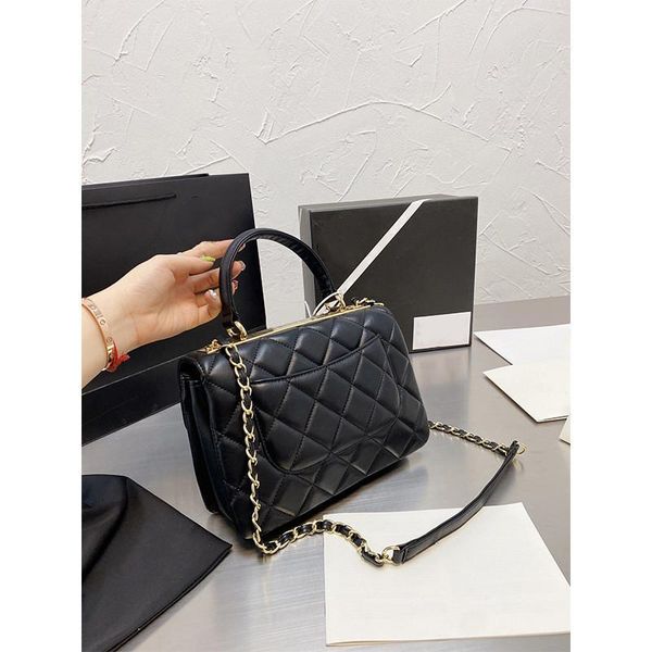 evening bags lingge chain bag messenger small fragrance retro business casual handbag lady style dinner designer satchels
evening bags lingge chain bag messenger small fragrance retro business casual handbag lady style dinner designer satchels