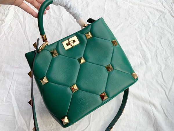 sale elegant and attractive shoulder bags fashion ladies design with metal chain strap crossbody sheep leather bag womans handbag
sale elegant and attractive shoulder bags fashion ladies design with metal chain strap crossbody sheep leather bag womans handbag