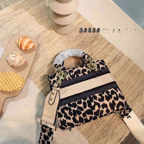luxury brand exclusive custom bag+ package bag elegant texture wen wan, senior leopard grain design d bags artistic letters fashion totes
luxury brand exclusive custom bag+ package bag elegant texture wen wan, senior leopard grain design d bags artistic letters fashion totes