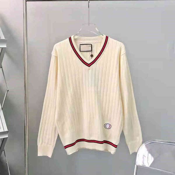 2022 factory wholesale new high version autumn color contrast v-neck simple leisure loose milk white gentle women's t-shirt
2022 factory wholesale new high version autumn color contrast v-neck simple leisure loose milk white gentle women's t-shirt