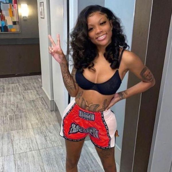 women's shorts 2021 wholesale embroidered letter contrast color splice sports women muay thai short, White;black 
women's shorts 2021 wholesale embroidered letter contrast color splice sports women muay thai short, White;black