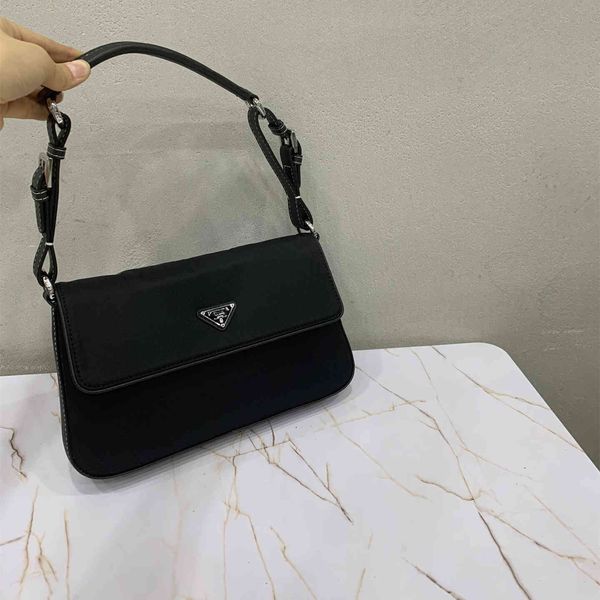 designer bags akend p's classic canvas lady's single shoulder cross arm strap zhouzhoubao123 old bag flower
designer bags akend p's classic canvas lady's single shoulder cross arm strap zhouzhoubao123 old bag flower