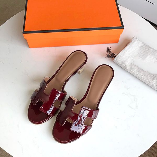 2021ss women slippers fashion trend sandals spring and summer girls beach slides designer luxury designer popular pure color lady slippers w, Black
2021ss women slippers fashion trend sandals spring and summer girls beach slides designer luxury designer popular pure color lady slippers w, Black