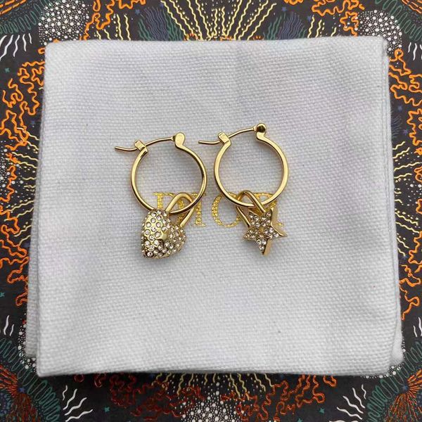 new irregular heart-shaped full diamond female net red same fashion earrings, Silver
new irregular heart-shaped full diamond female net red same fashion earrings, Silver