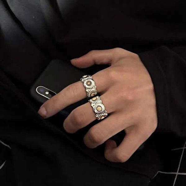 gd quanzhilong same style daisy inlaid with diamond hip hop japanese and korean students' lovers' hand ornament opening ring, Silver
gd quanzhilong same style daisy inlaid with diamond hip hop japanese and korean students' lovers' hand ornament opening ring, Silver