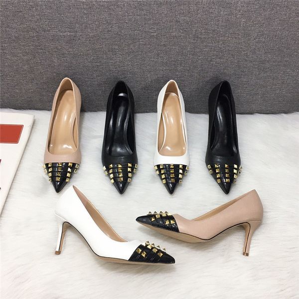 2021 designer dres shoes pointed with studs high heels patent leather rivets sandals women party dress wedding sandal, Black
2021 designer dres shoes pointed with studs high heels patent leather rivets sandals women party dress wedding sandal, Black