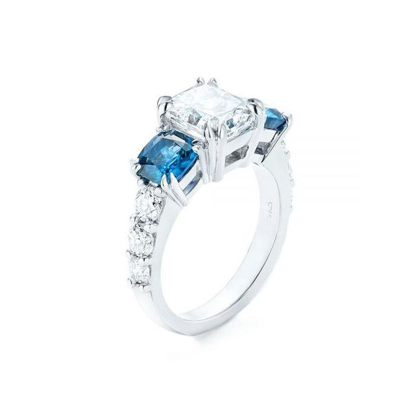 wedding rings simple atmospheric two-tone zircon ring for women exquisite square large rhinestone ladies jewelry party accessories gift, Slivery;golden
wedding rings simple atmospheric two-tone zircon ring for women exquisite square large rhinestone ladies jewelry party accessories gift, Slivery;golden