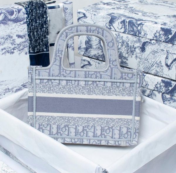 handbag women luxurys designers bags 2021 crossbody bag embroidery paris touch feeling retro eth purse zhouzhoubao123
handbag women luxurys designers bags 2021 crossbody bag embroidery paris touch feeling retro eth purse zhouzhoubao123