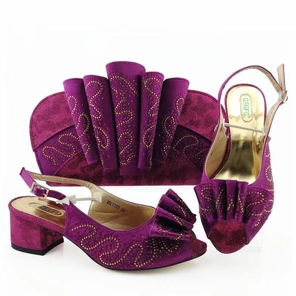 dress shoes women and bag set in italy gold italian with matching bags high heels crystal to match, Black
dress shoes women and bag set in italy gold italian with matching bags high heels crystal to match, Black
