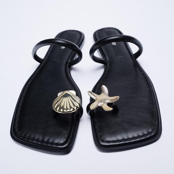 slippers brand open toe fashion women's summer 2021 black metal decoration flat sandals retro outer wear flip flops women
slippers brand open toe fashion women's summer 2021 black metal decoration flat sandals retro outer wear flip flops women