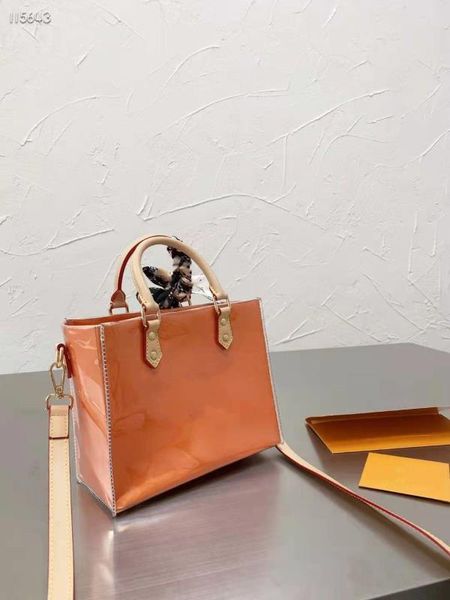 2021 gift bag transformation bag single shoulder pure handmade fashion bag distribution scarves
2021 gift bag transformation bag single shoulder pure handmade fashion bag distribution scarves