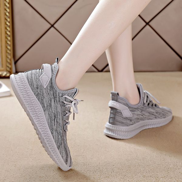 2021 super light breathable running shoes men womens sports knit black white pink grey casual couples sneakers eur 35-41 wy01-f8801
2021 super light breathable running shoes men womens sports knit black white pink grey casual couples sneakers eur 35-41 wy01-f8801