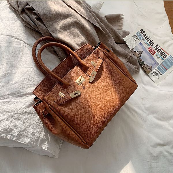 advanced sense women's 2020 new fashion foreign style litchi pattern messenger versatile atmosphere handbag
advanced sense women's 2020 new fashion foreign style litchi pattern messenger versatile atmosphere handbag