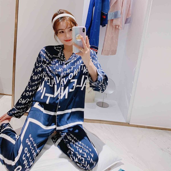 women's sleepwear ice silk pajamas spring autumn fashion letter cardigan long sleeve suit style foreign imitation home clothes, Black;red
women's sleepwear ice silk pajamas spring autumn fashion letter cardigan long sleeve suit style foreign imitation home clothes, Black;red