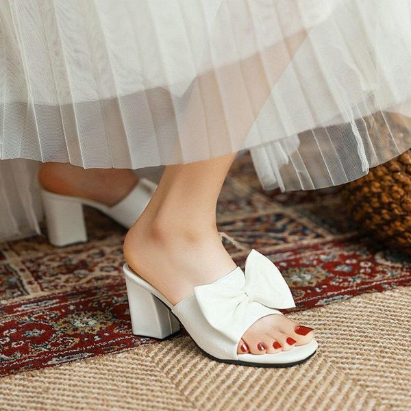 sandals 2021 weaved pattern open toe block high heels woman slippers with big bowtie mules slides extra size 46 47 48, Black
sandals 2021 weaved pattern open toe block high heels woman slippers with big bowtie mules slides extra size 46 47 48, Black