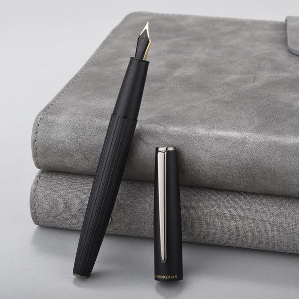 fountain pens hongdian a3 metal beautiful black-golden nib ef/f 0.4/0.5mm size straight line writing ink pen for business office
fountain pens hongdian a3 metal beautiful black-golden nib ef/f 0.4/0.5mm size straight line writing ink pen for business office