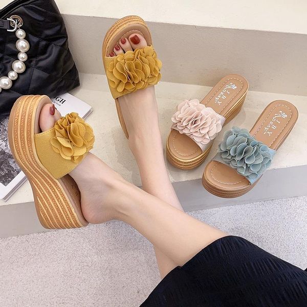 shallow beach shoes house slippers platform slides fashion on a wedge slipers women med flower sabot luxury 2021 floral pu, Black
shallow beach shoes house slippers platform slides fashion on a wedge slipers women med flower sabot luxury 2021 floral pu, Black