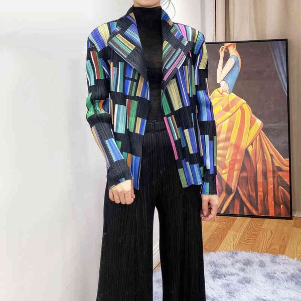 dresses fashionable joker fold long sleeves geometric print turn-down collar coat, White
dresses fashionable joker fold long sleeves geometric print turn-down collar coat, White