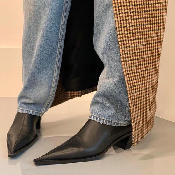 boots luxury paris catwalk models personalized pointed toe profiled heel short thin, Black
boots luxury paris catwalk models personalized pointed toe profiled heel short thin, Black