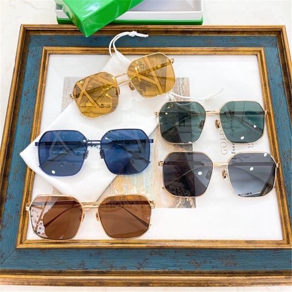 fashion trendy square metal frame big face shows little star same sunglasses bv1108, White;black
fashion trendy square metal frame big face shows little star same sunglasses bv1108, White;black