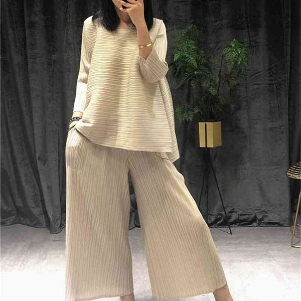 miyake pleats accordion celebrity women suit summer high-end temperament loose pants plus size set skirt and 1045 210407, White
miyake pleats accordion celebrity women suit summer high-end temperament loose pants plus size set skirt and 1045 210407, White