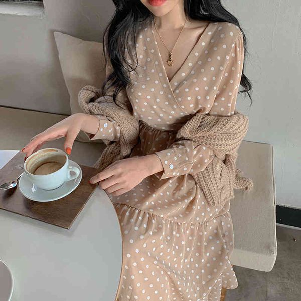 casual dresses dresses spring v-neck slim waist women dot print ruffles female a-line dress summer vestidos femme 81et, Black;gray
casual dresses dresses spring v-neck slim waist women dot print ruffles female a-line dress summer vestidos femme 81et, Black;gray