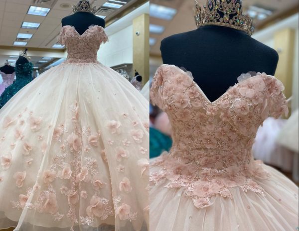 unique blush 3d floral flowers champagne 2022 quinceanera dresses off the shoulder ball gown lace applique tulle sweet 15 16 charra prom eve, Blue;red
unique blush 3d floral flowers champagne 2022 quinceanera dresses off the shoulder ball gown lace applique tulle sweet 15 16 charra prom eve, Blue;red