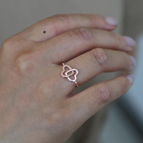 wedding rings valentines gift for lover girlfriend rose gold color heart chain ring hollow design elegance gorgeous fashion, Slivery;golden
wedding rings valentines gift for lover girlfriend rose gold color heart chain ring hollow design elegance gorgeous fashion, Slivery;golden