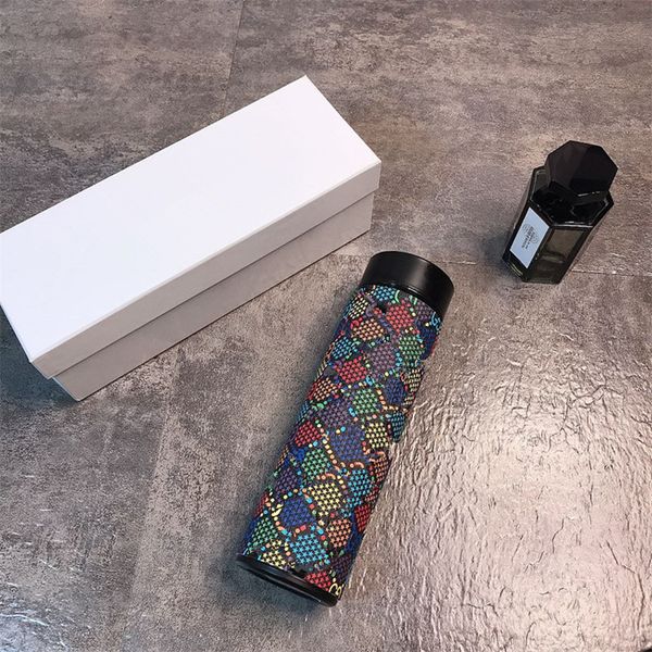 2021 classic design water bottles thermos cup flask home travel temperature display light luxury gift box
2021 classic design water bottles thermos cup flask home travel temperature display light luxury gift box