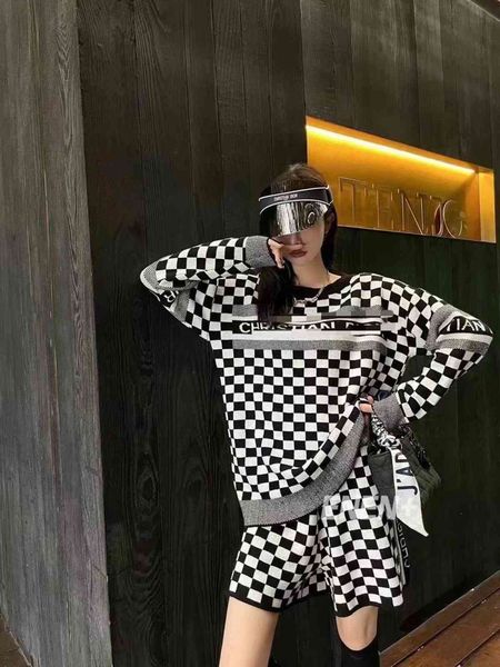 70% off 2021 autumn winter new checkerboard suit classic timeless style loose no pick two-piece set, Gray
70% off 2021 autumn winter new checkerboard suit classic timeless style loose no pick two-piece set, Gray