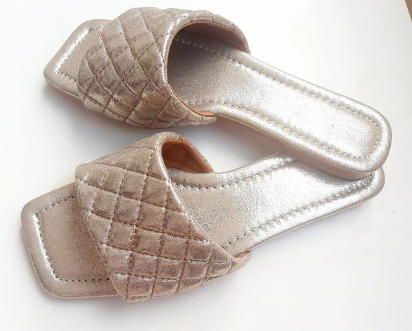 slippers 2021 women 's summer fashion flats casual shiny faux leather plus size 36-40 flip flops quilted stitched, Black
slippers 2021 women 's summer fashion flats casual shiny faux leather plus size 36-40 flip flops quilted stitched, Black