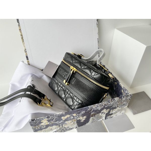 outlet factory high edition mini canvas ten embroidery make up lady's bag single shoulder messenger bag luxuryss designerss yw 
outlet factory high edition mini canvas ten embroidery make up lady's bag single shoulder messenger bag luxuryss designerss yw