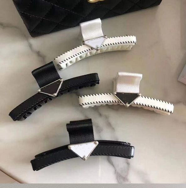 2022 black and white color matching letter clamps simple creative triangle temperament headdress female fast delivery, Slivery;golden
2022 black and white color matching letter clamps simple creative triangle temperament headdress female fast delivery, Slivery;golden